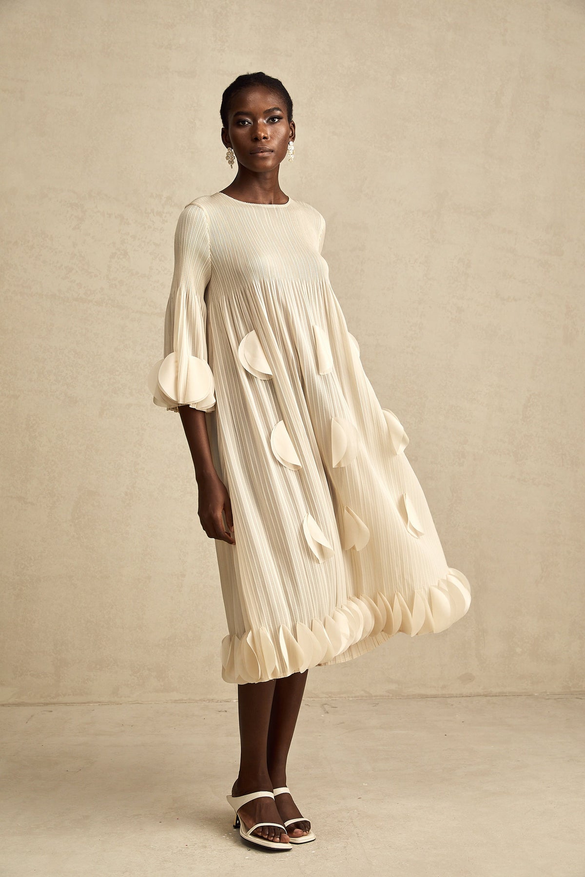 Alizée 3 Boyutlu Yaprak Detaylı Midi Elbise