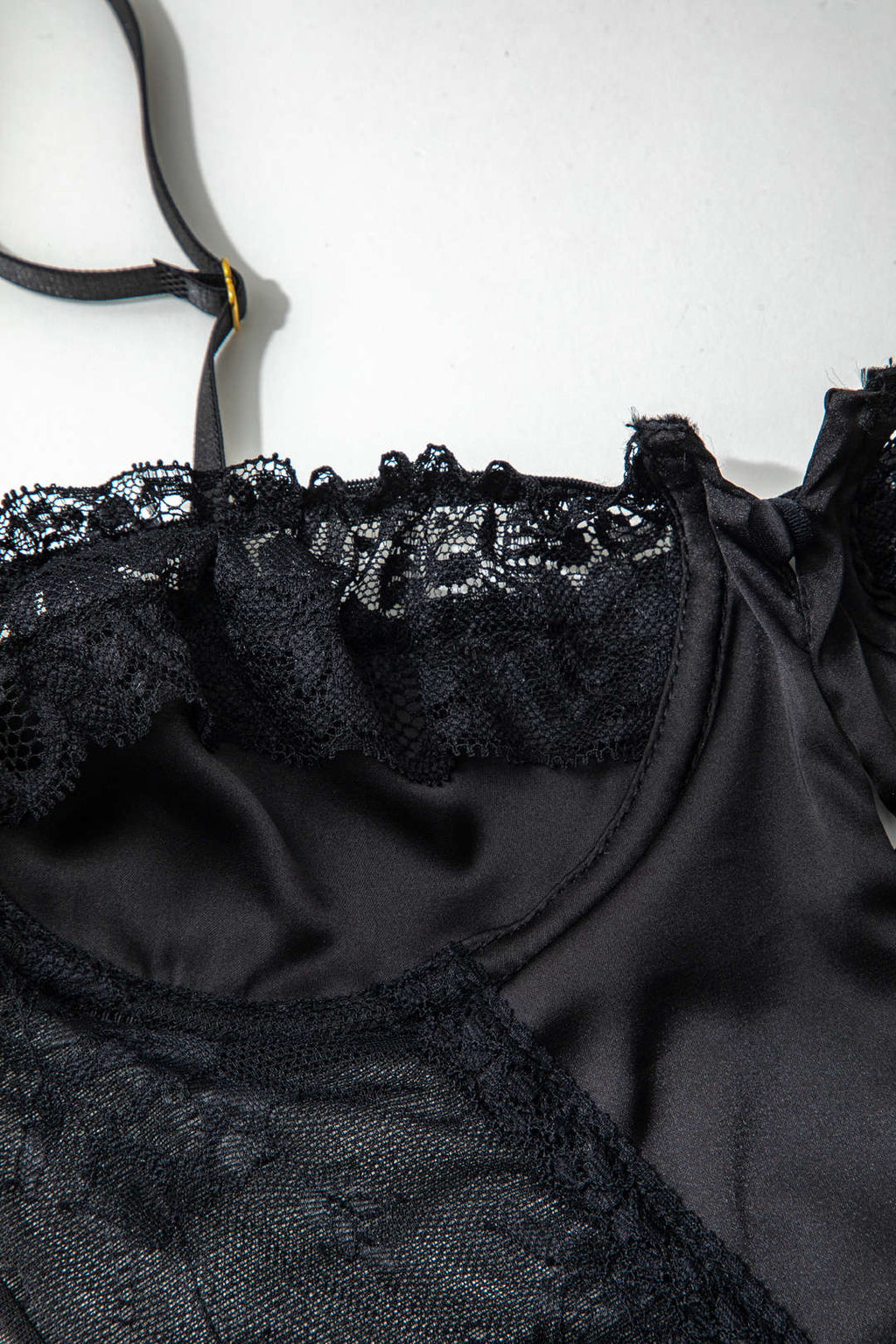 Dantel Volan Düğme Detaylı Kesik Sırt Dekolteli Lingerie Bodysuit